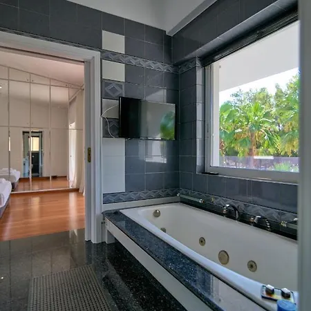 Luxury Villa With Pool, Bbq & Garden In Vouliagmeni Athen Exterior foto