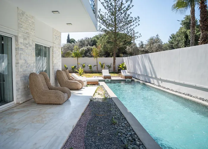 Luxury Villa With Pool, Bbq & Garden In Vouliagmeni
