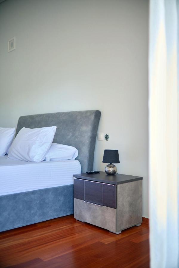 Luxury With Pool, Bbq & Garden In Vouliagmeni 雅典