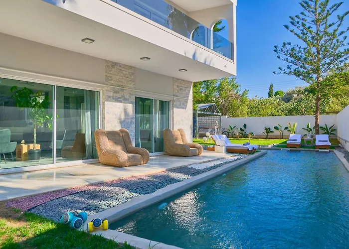 Luxury Villa With Pool, Bbq & Garden In Vouliagmeni