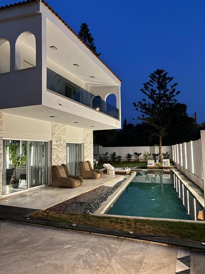 Luxury With Pool, Bbq & Garden In Vouliagmeni Villa *