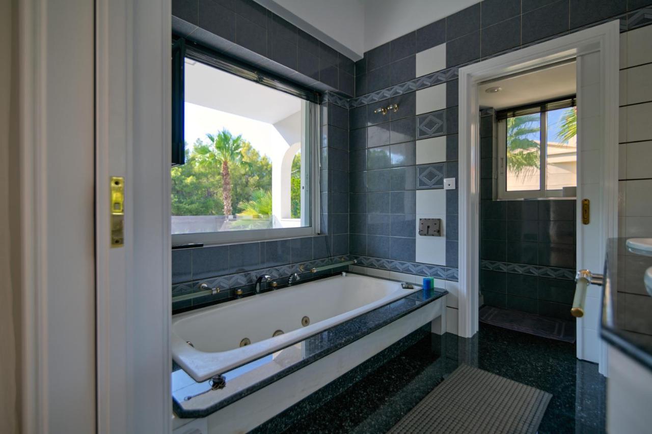 Luxury With Pool, Bbq & Garden In Vouliagmeni Villa *