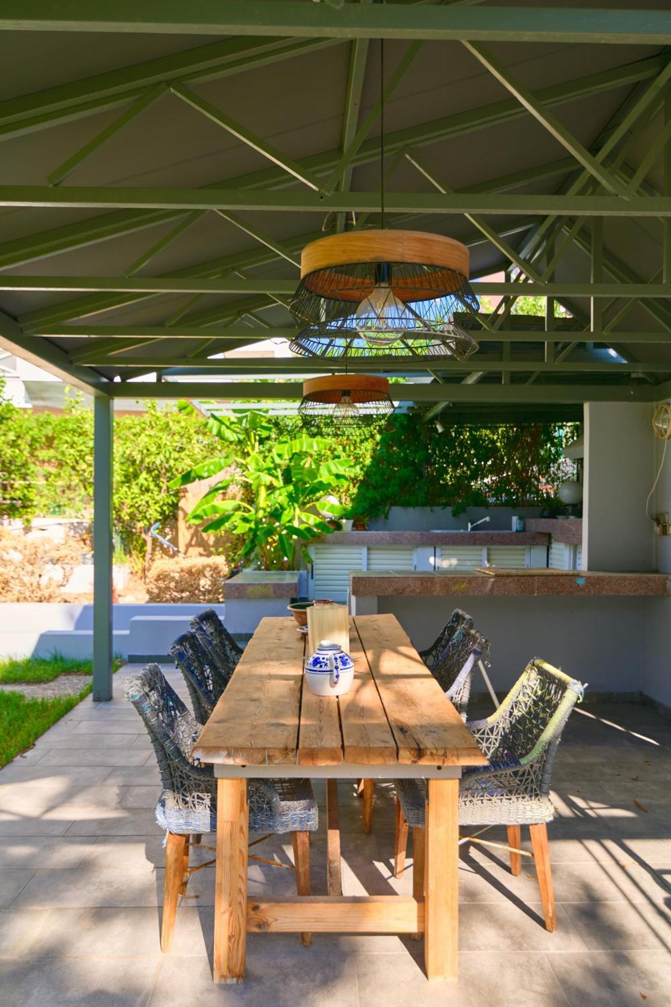 Luxury With Pool, Bbq & Garden In Vouliagmeni Villa