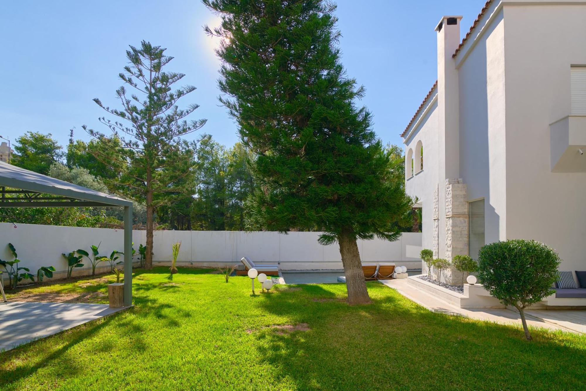 Luxury With Pool, Bbq & Garden In Vouliagmeni Villa