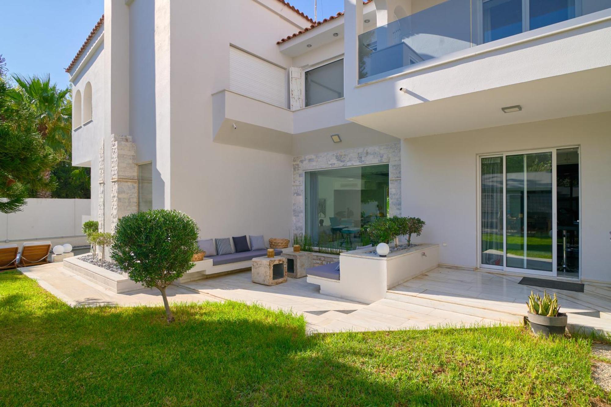 Luxury With Pool, Bbq & Garden In Vouliagmeni Villa Athens