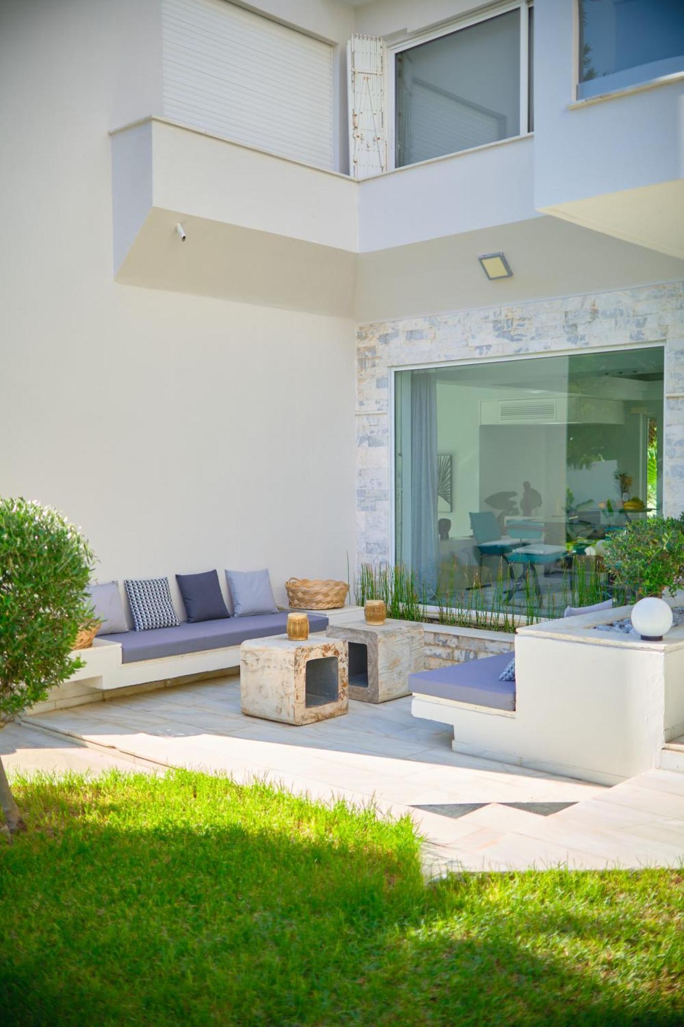 Villa Luxury With Pool, Bbq & Garden In Vouliagmeni Athens