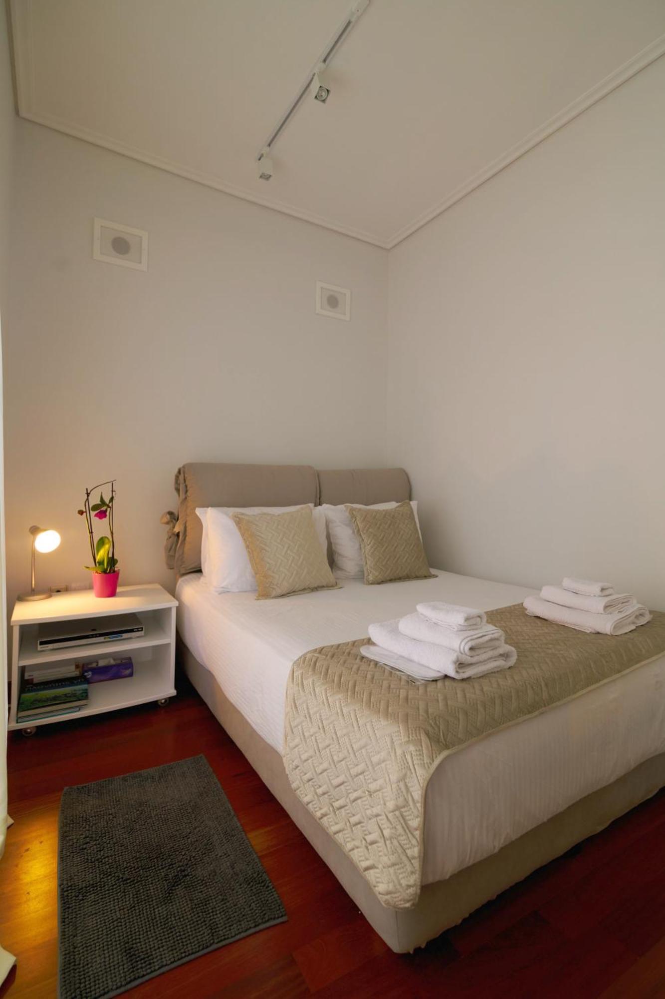 Luxury With Pool, Bbq & Garden In Vouliagmeni Villa *