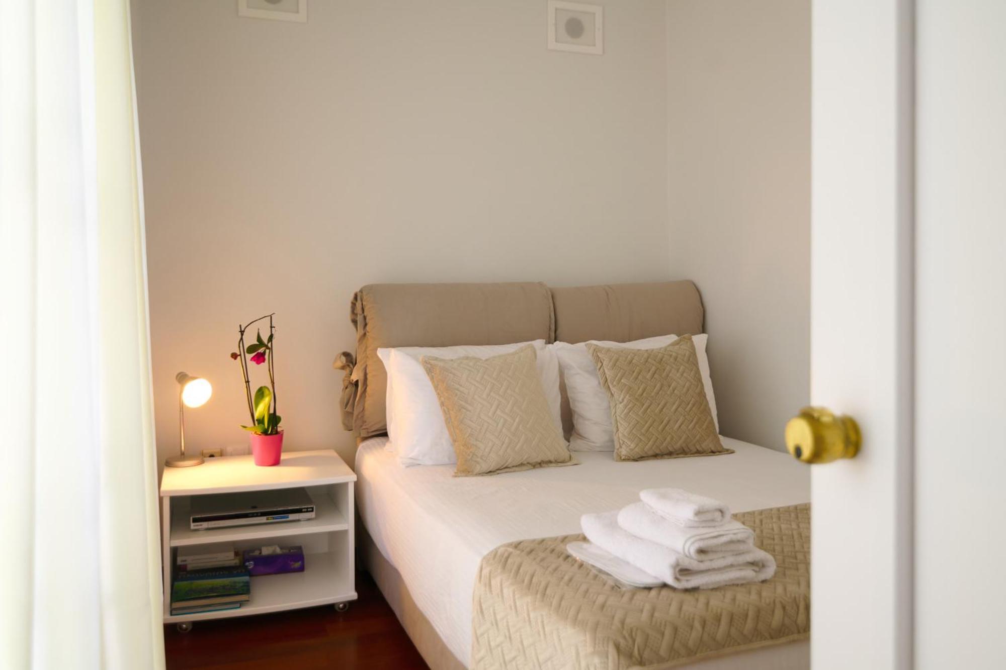 Luxury With Pool, Bbq & Garden In Vouliagmeni Athens